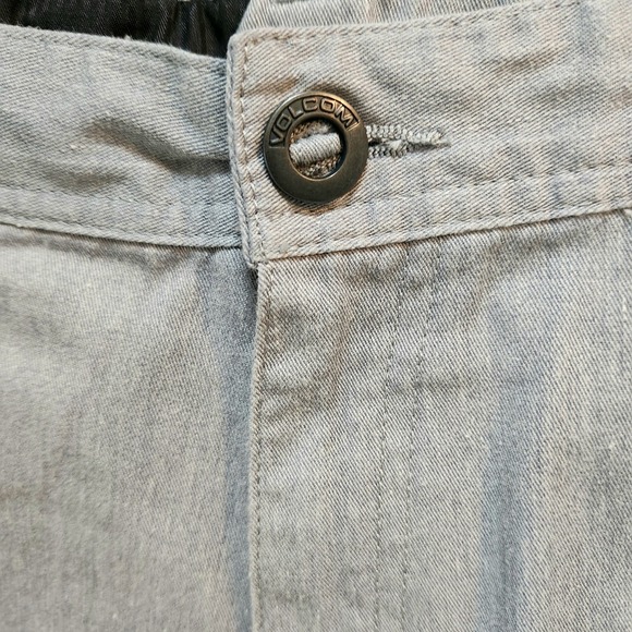 Volcom Shorts Men's Sz 38 Modern Fit Chino‎ Gray Flat Front Activewear 9" - Picture 2 of 6